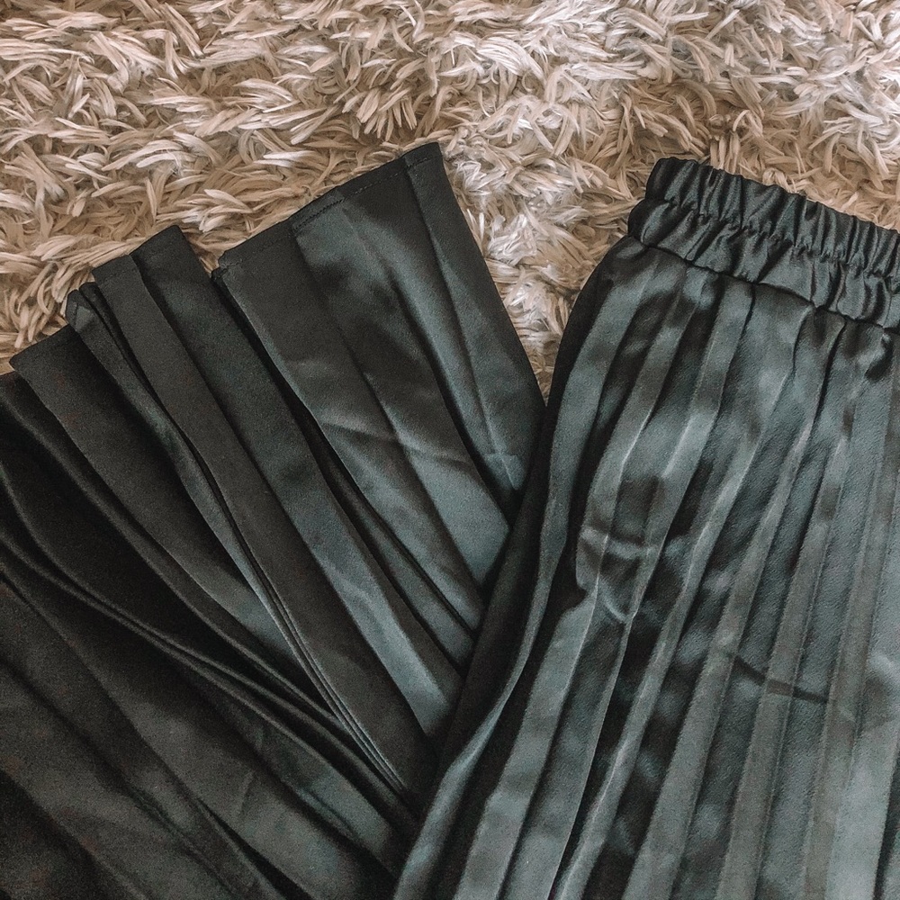 Black accordion a-line skirt